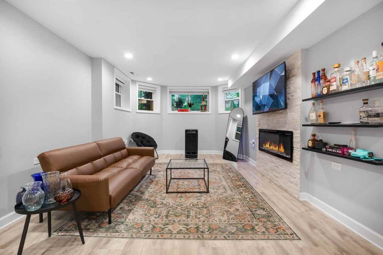 1135 W Farwell Ave #G - Photo 3 of 19