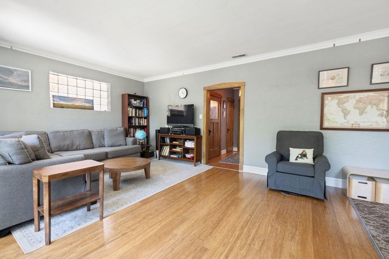 2924 W Giddings St - Photo 4 of 29