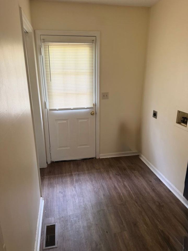 111 N Downing St - Photo 4 of 5