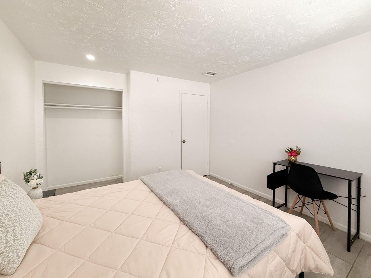 E Bougainvillea Ave - Photo 6 of 11