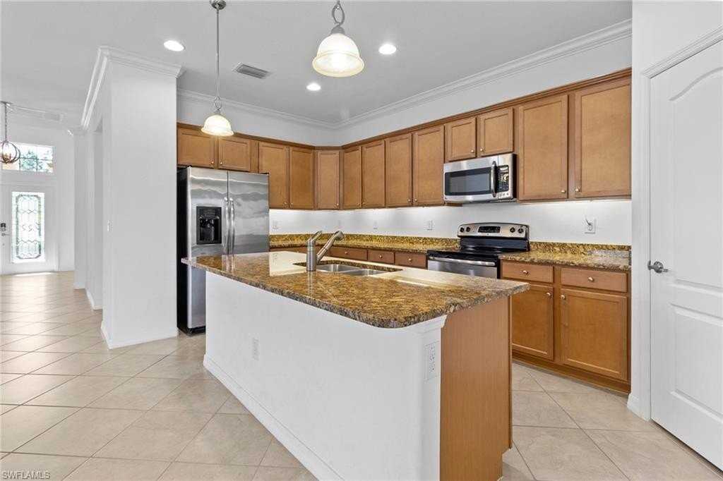 7959 Princeton Dr - Photo 5 of 24
