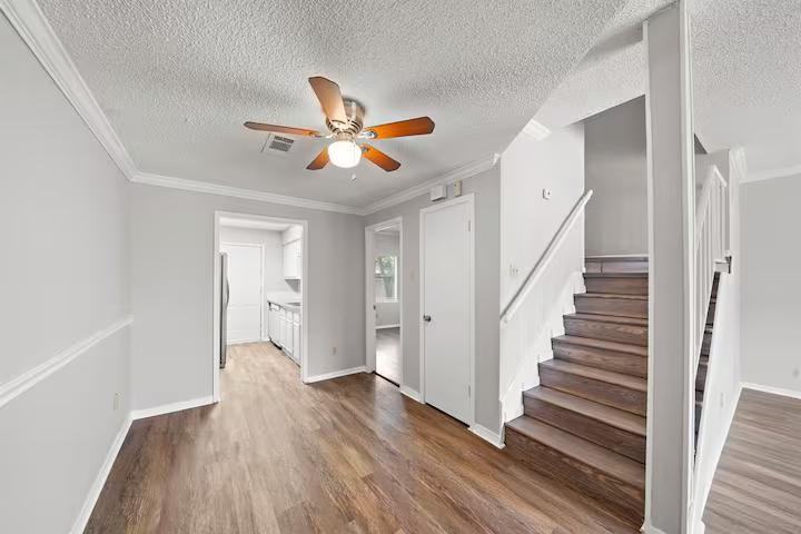 Creekbend Dr - Photo 2 of 5