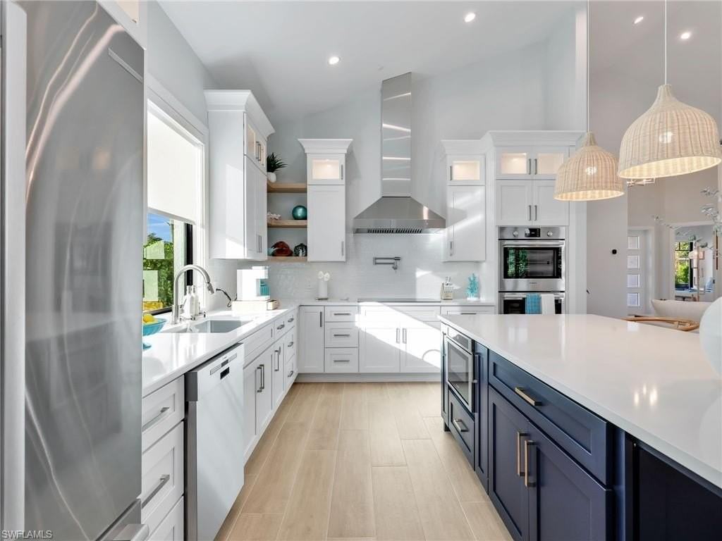 685 6th Ave - Photo 7 of 35
