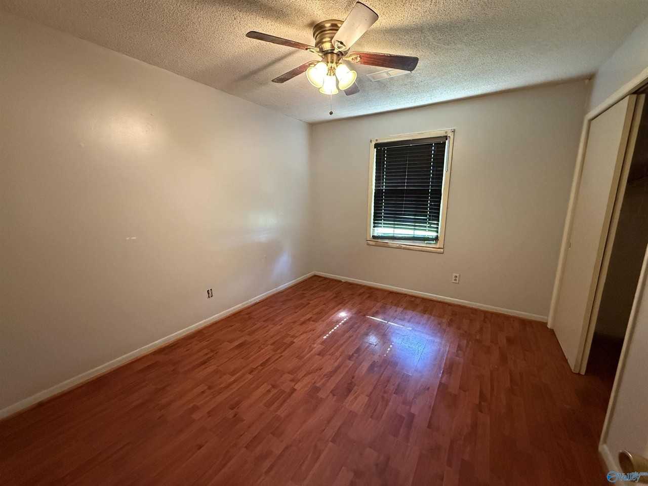 902 Sisk St - Photo 4 of 11