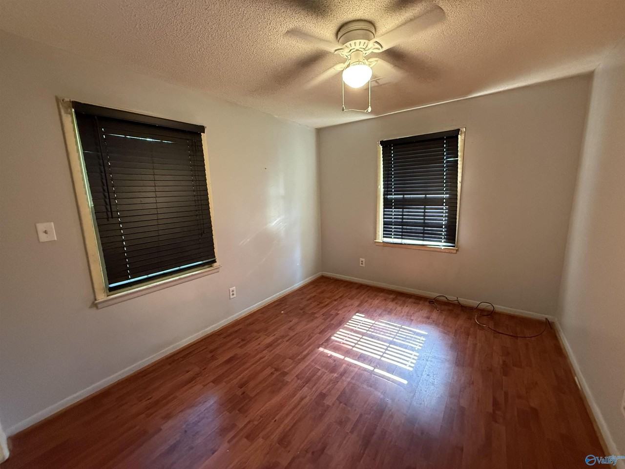 902 Sisk St - Photo 6 of 11
