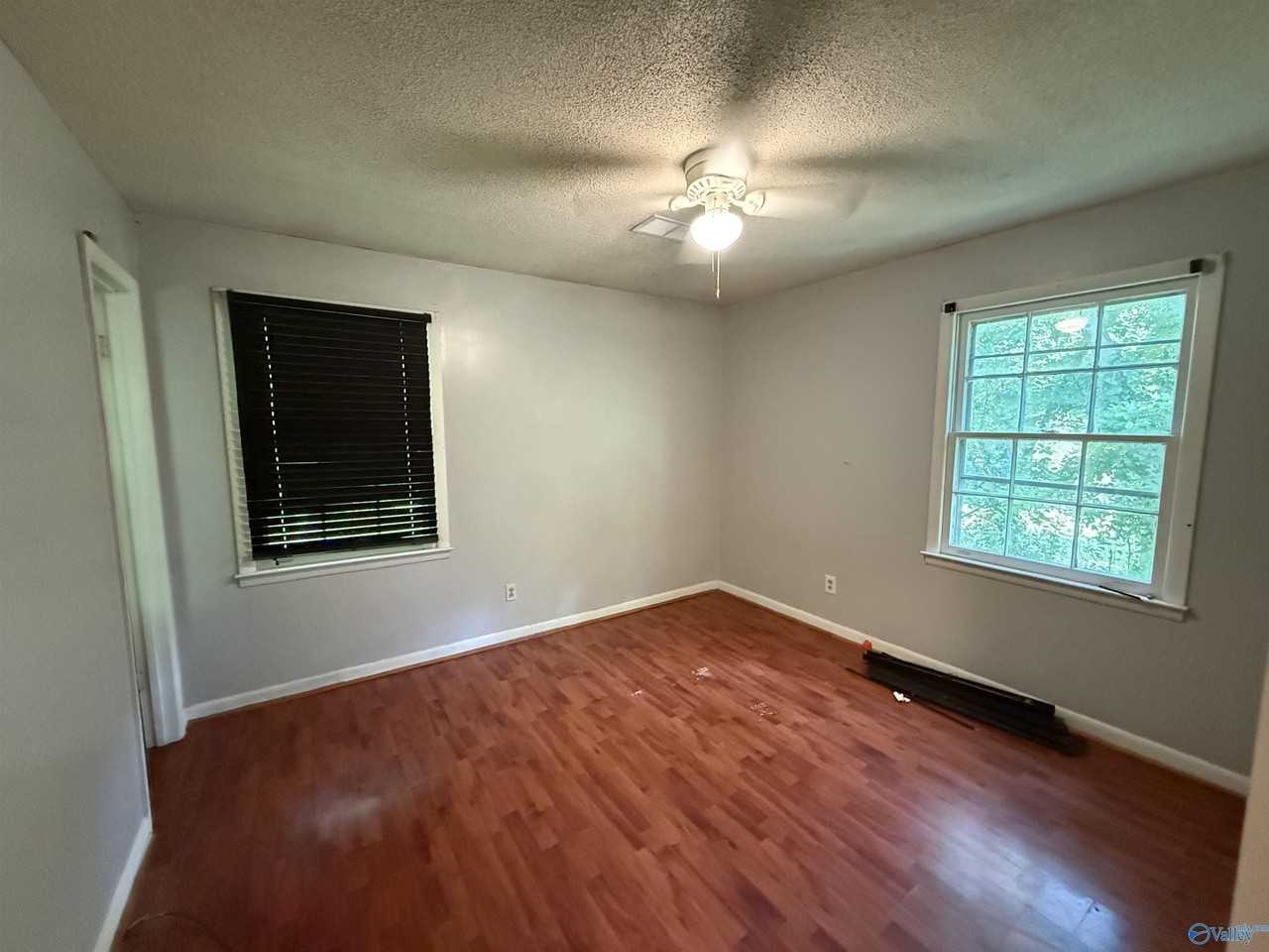 902 Sisk St - Photo 7 of 11