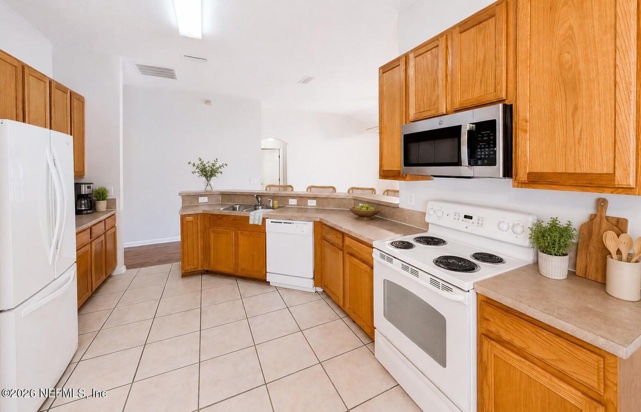 893 Oak Arbor Cir - Photo 4 of 31
