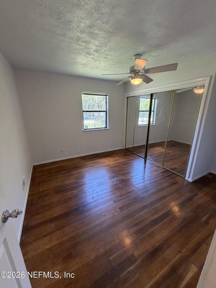 2825 Lake Shore Blvd - Photo 3 of 12