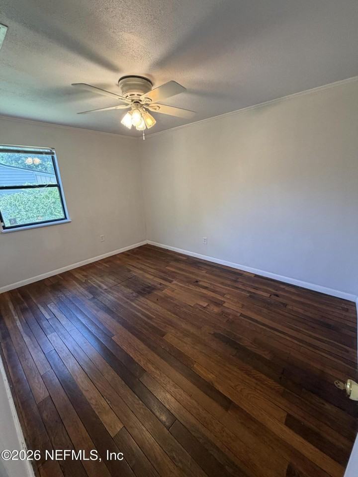2825 Lake Shore Blvd - Photo 4 of 12