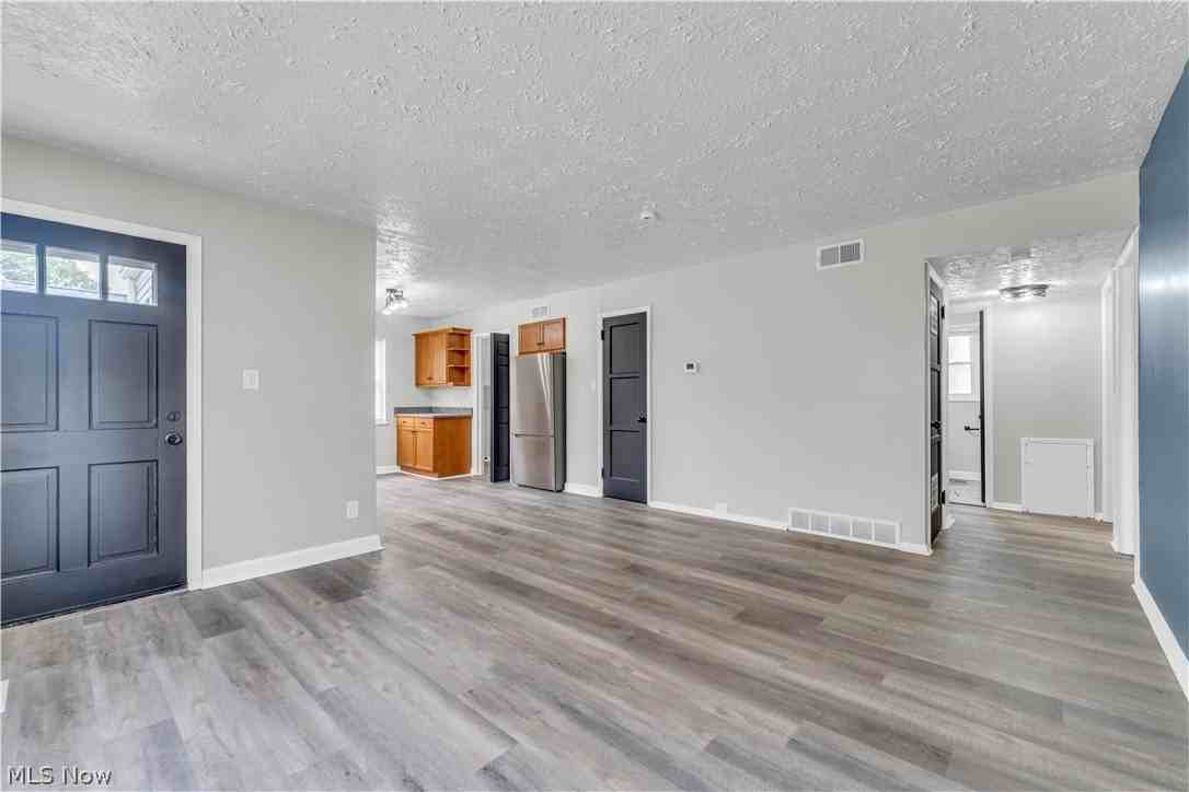 4026 W 144th St - Photo 3 of 23
