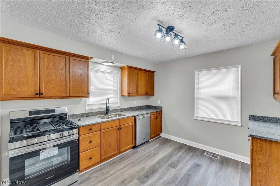 4026 W 144th St - Photo 5 of 23