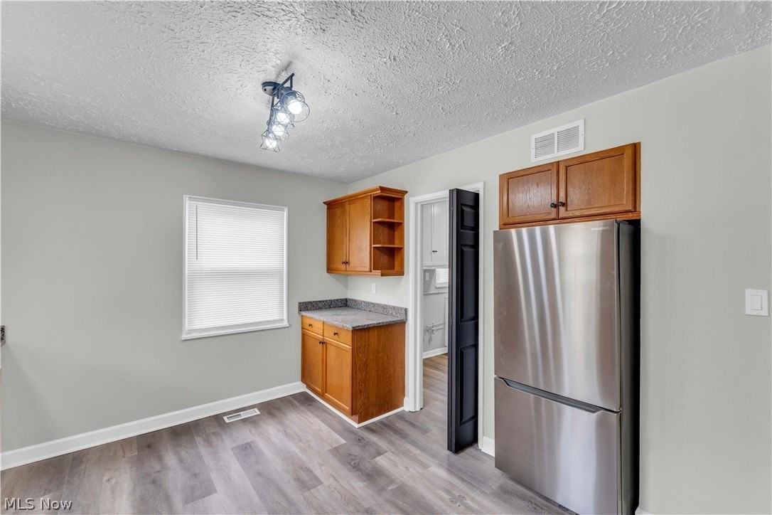 4026 W 144th St - Photo 6 of 23