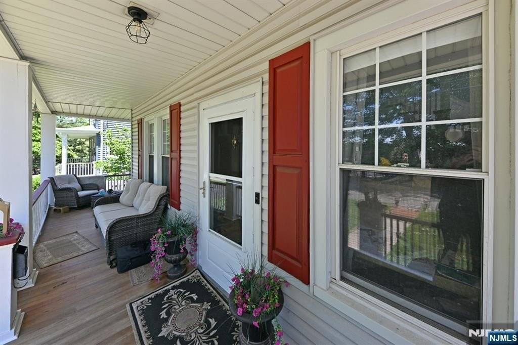 264 Morse Ave - Photo 3 of 28