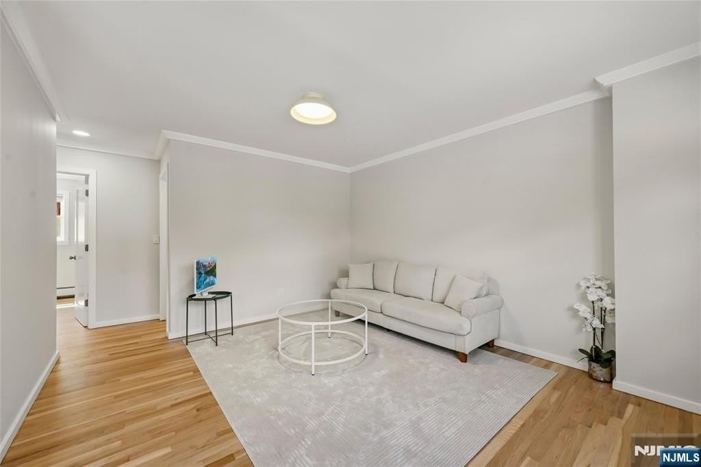 901 Washington Dr - Photo 3 of 15