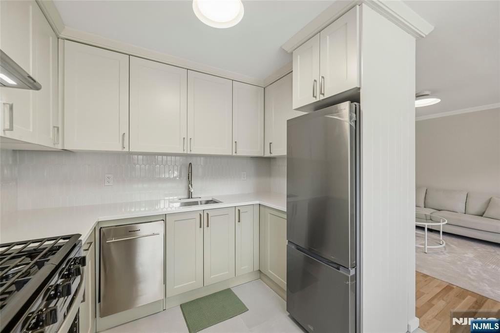 901 Washington Dr - Photo 5 of 15
