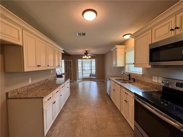 319 Lakewood Dr - Photo 6 of 17