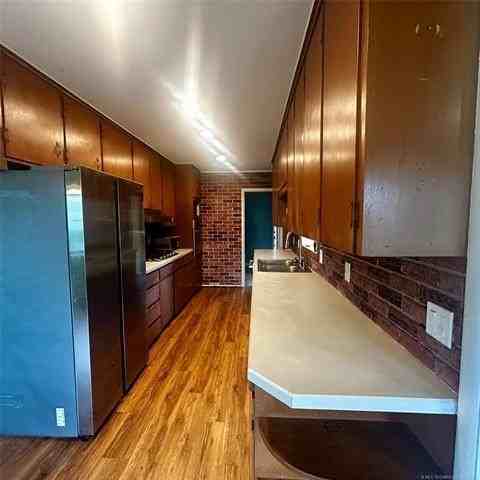 4043 E 48th St - Photo 7 of 29