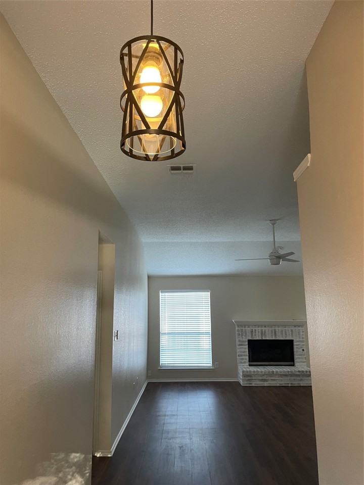 2149 Willowood Dr - Photo 3 of 25