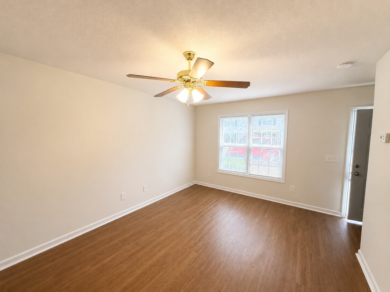 614 E Parker St #E - Photo 3 of 10