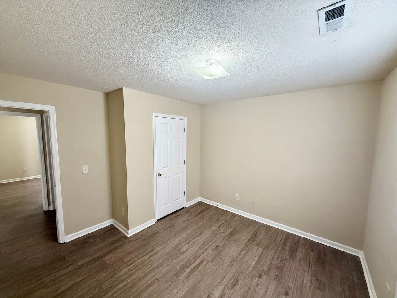 614 E Parker St #Q - Photo 3 of 15