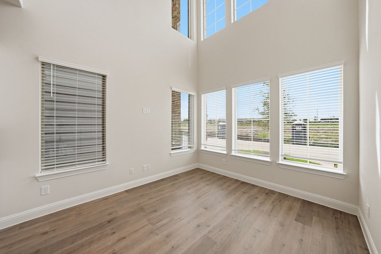 4532 Community Ct - Photo 4 of 20