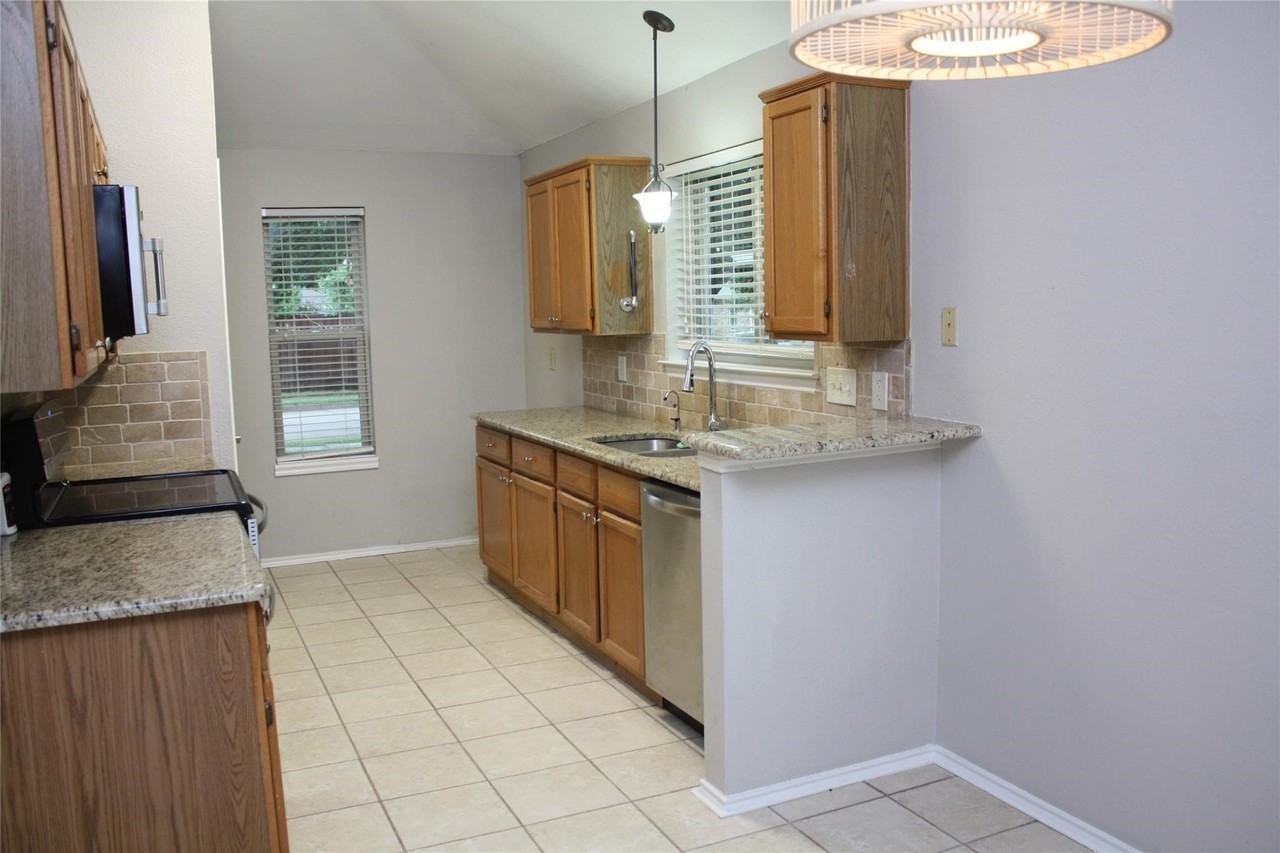 1528 Haven Pl - Photo 6 of 15