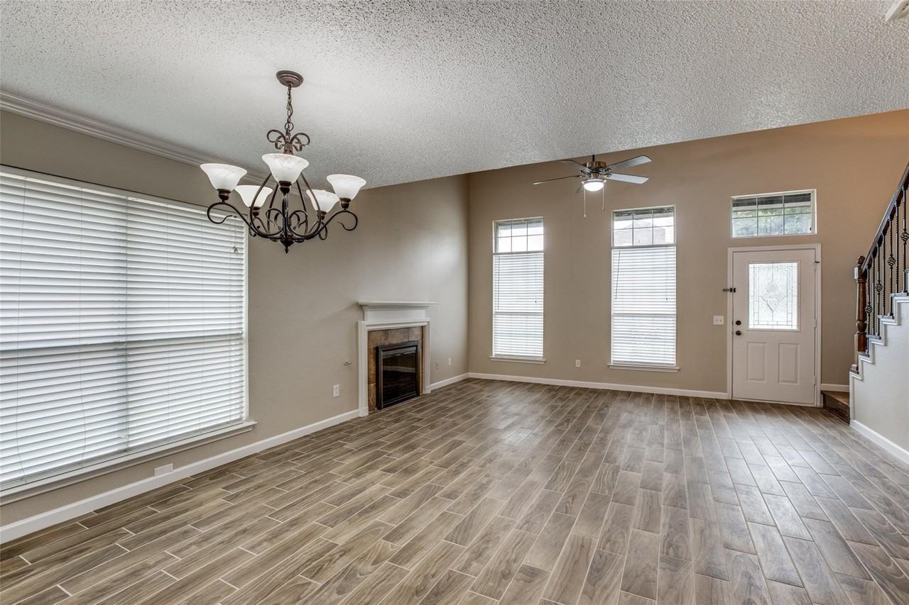 4528 Fargo Dr - Photo 3 of 12