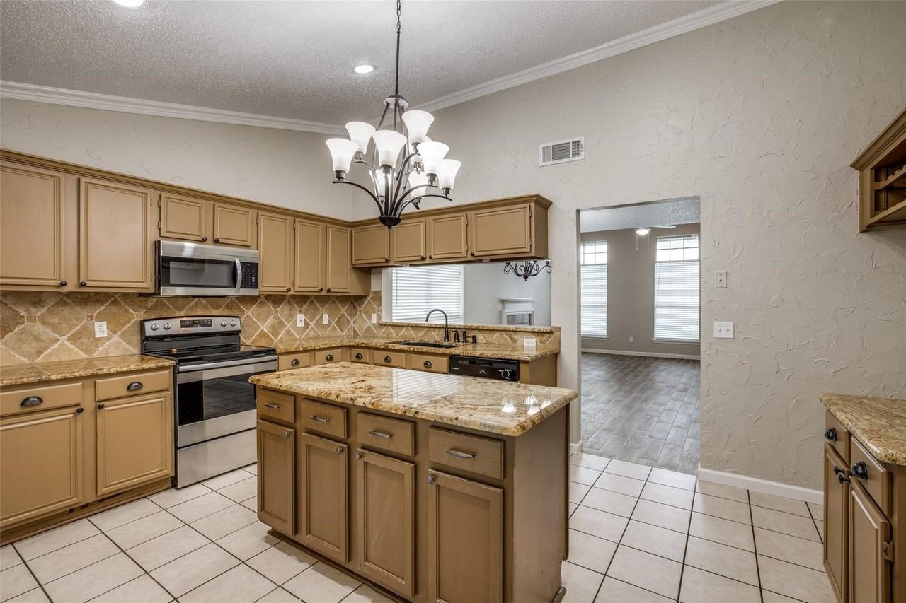 4528 Fargo Dr - Photo 4 of 12