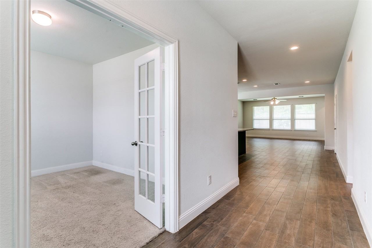 3701 Trillium Dr - Photo 3 of 21