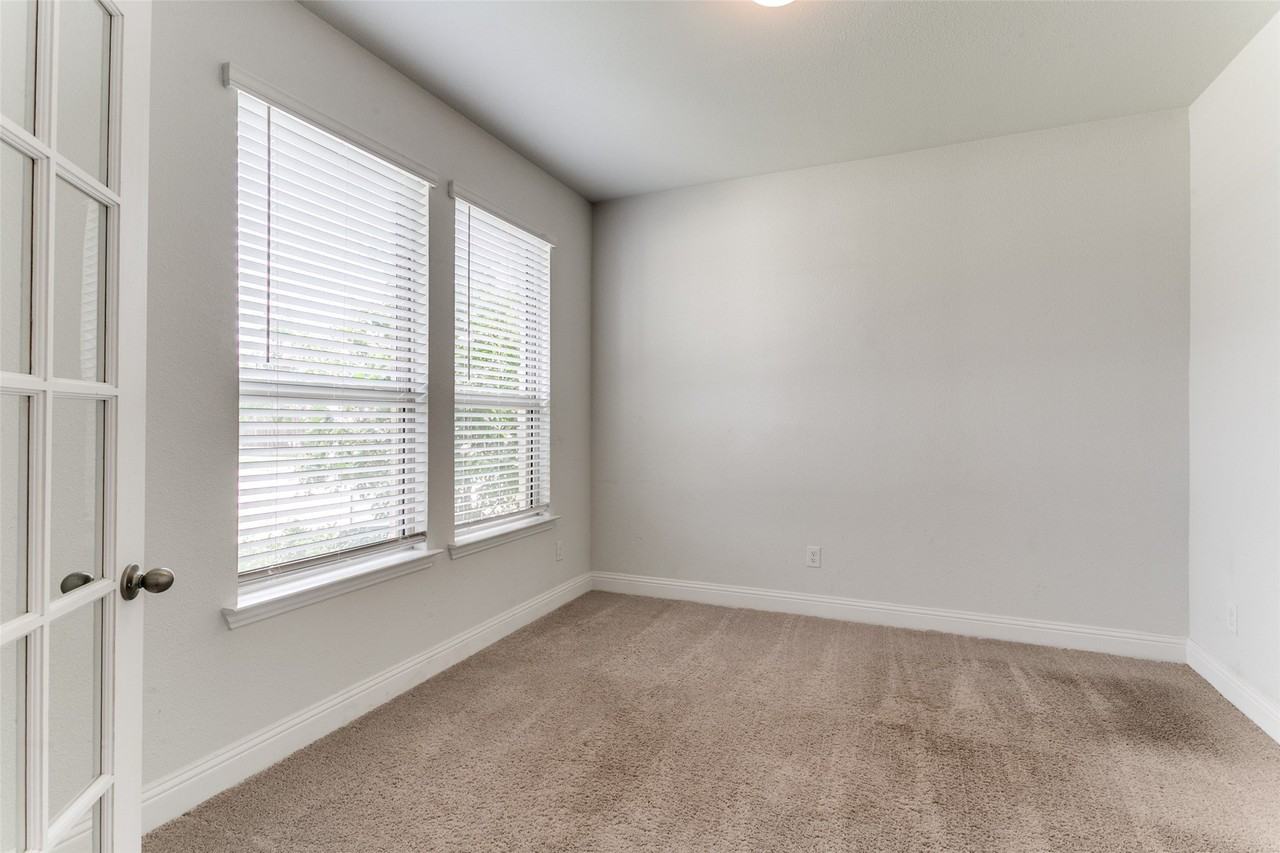 3701 Trillium Dr - Photo 4 of 21