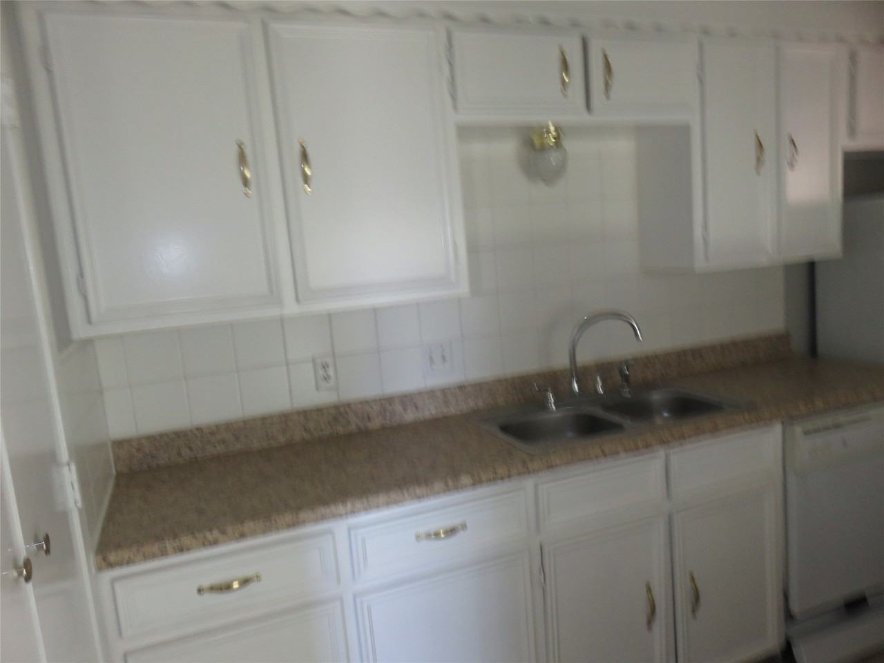 3901 William St - Photo 3 of 9