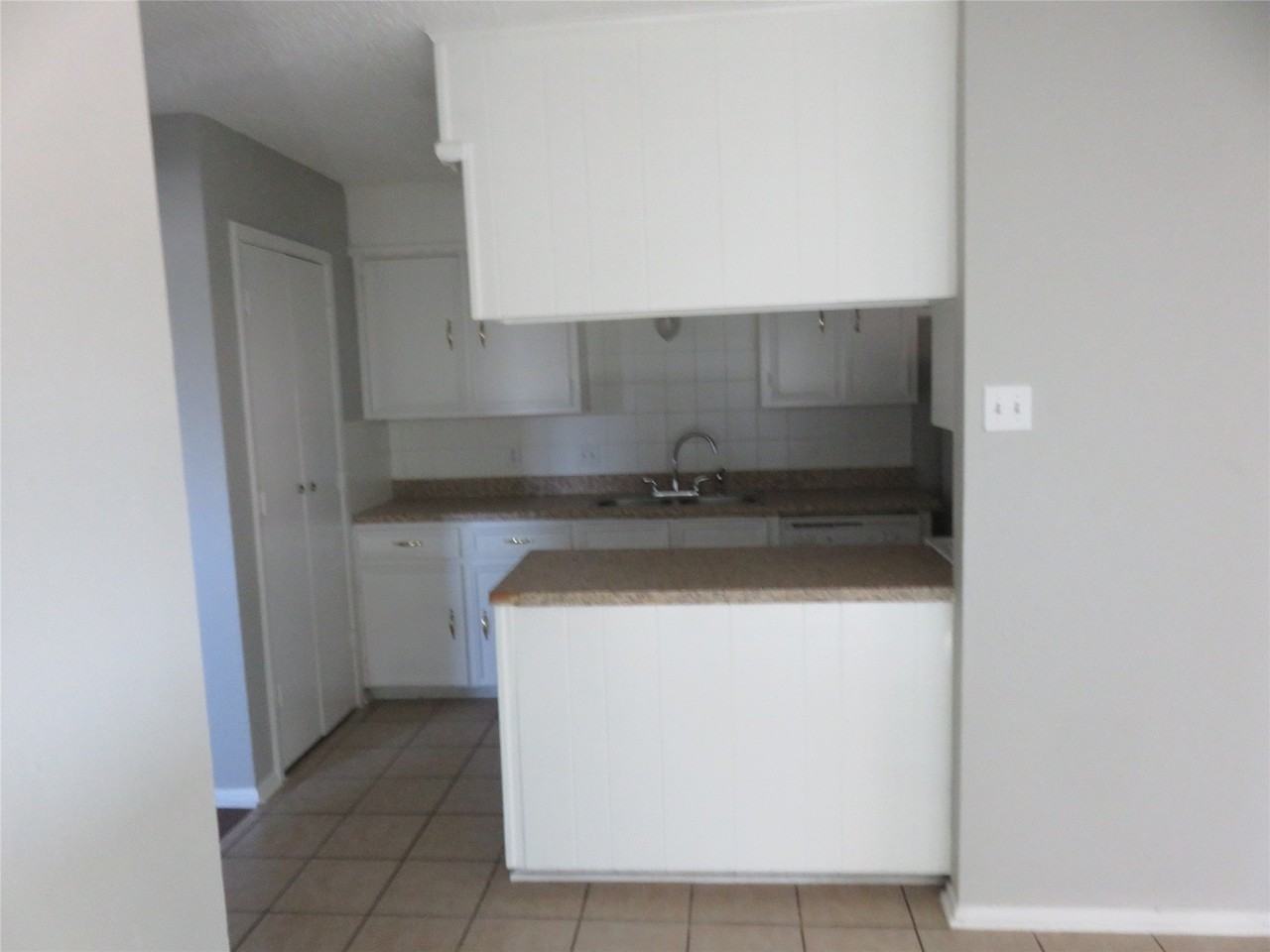 3901 William St - Photo 4 of 9