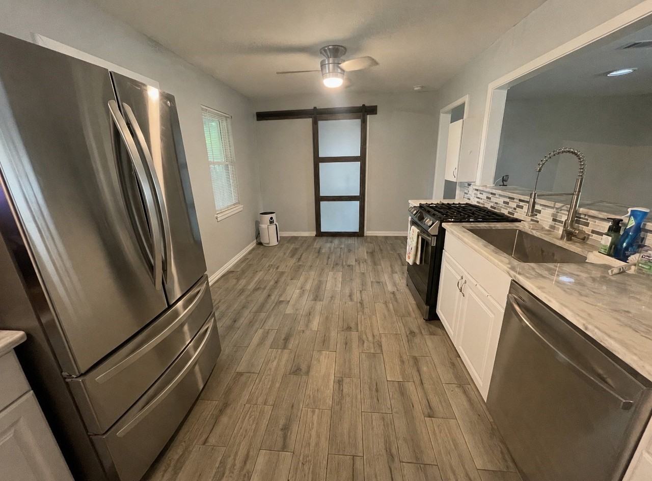 8005 Tumbleweed Trl - Photo 2 of 22