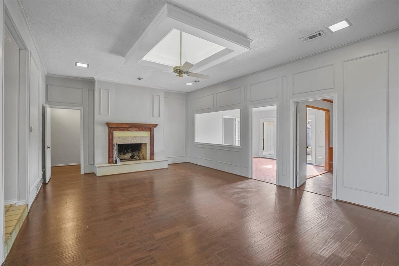 9738 Windham Dr - Photo 2 of 20