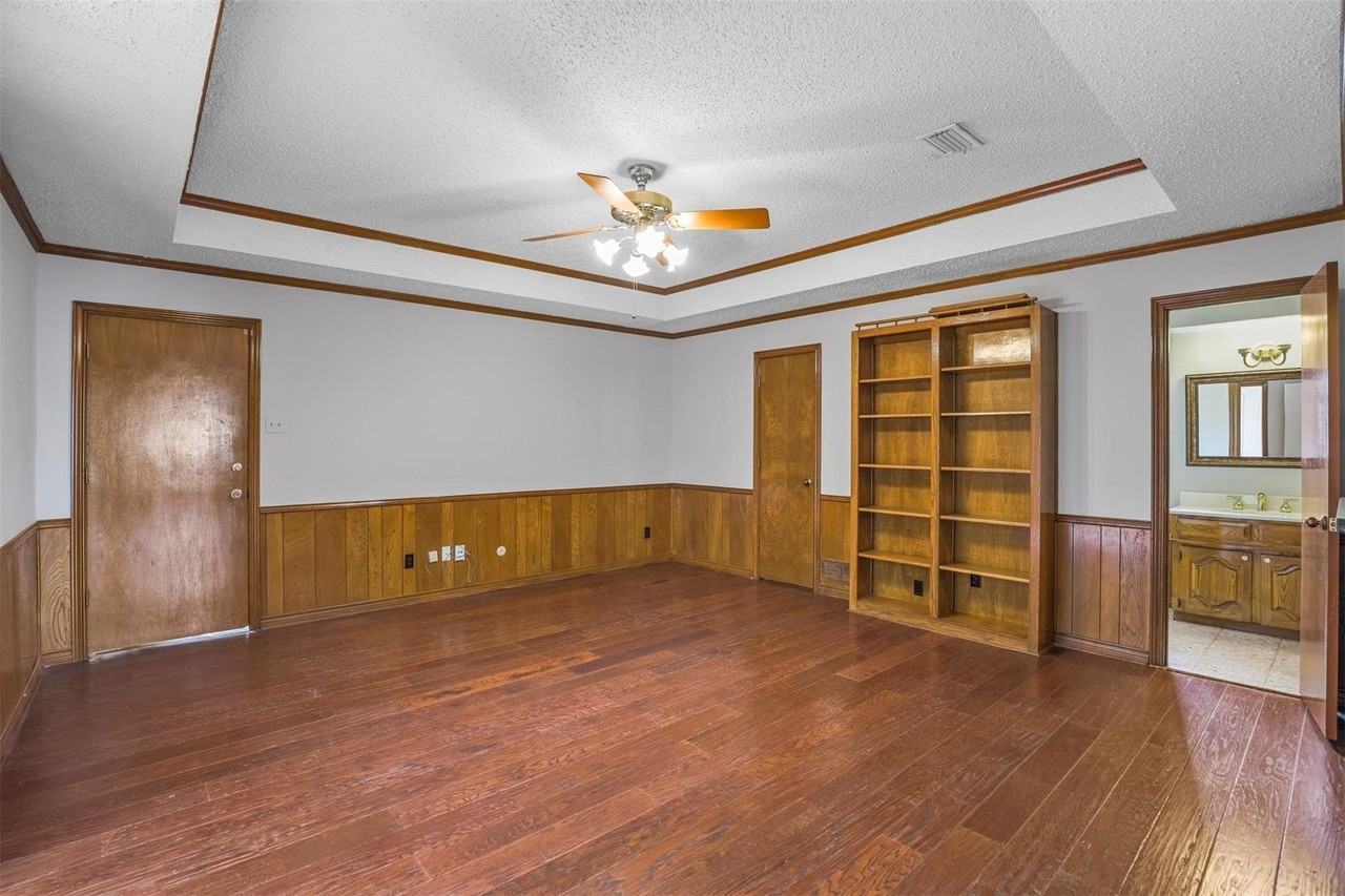 9738 Windham Dr - Photo 3 of 20