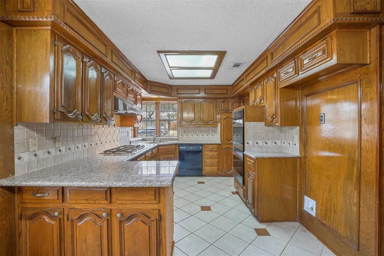 9738 Windham Dr - Photo 4 of 20