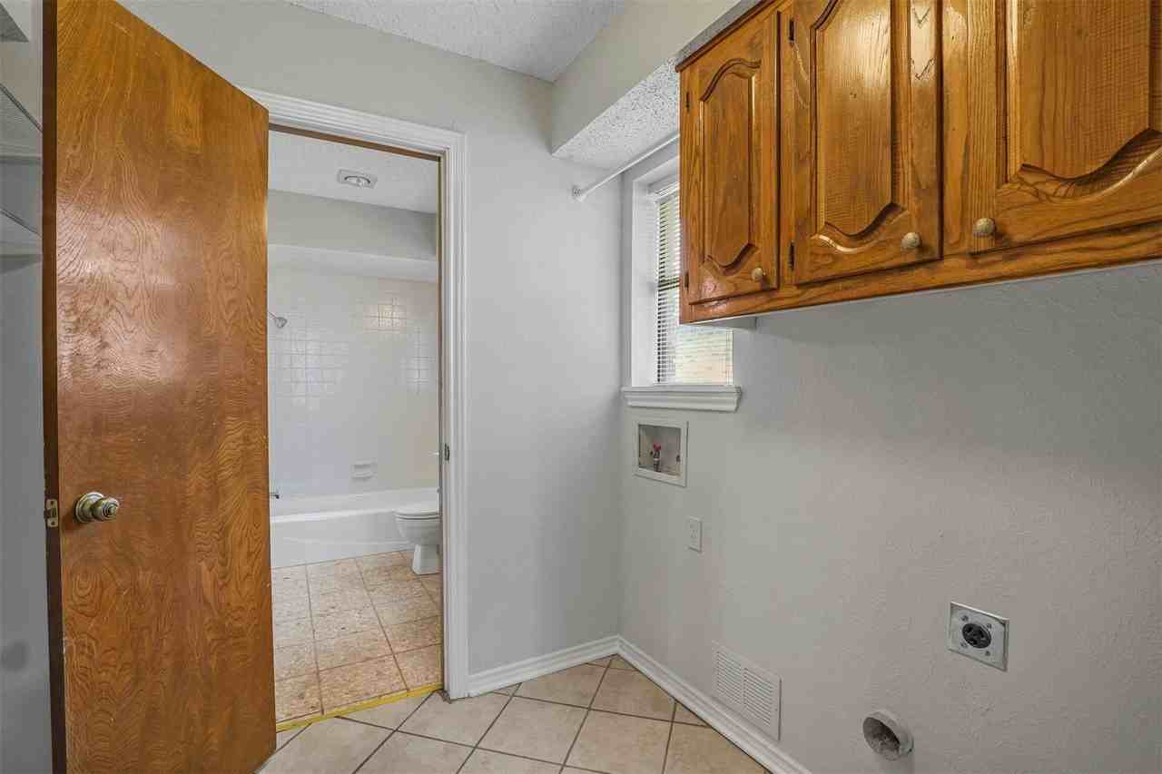 9738 Windham Dr - Photo 7 of 20