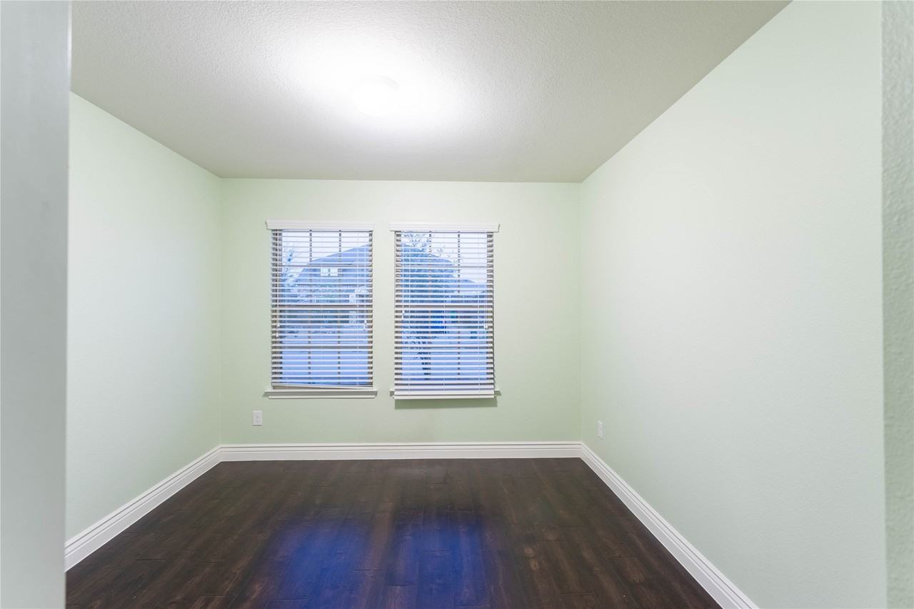 1009 Riverstone Trl - Photo 6 of 21