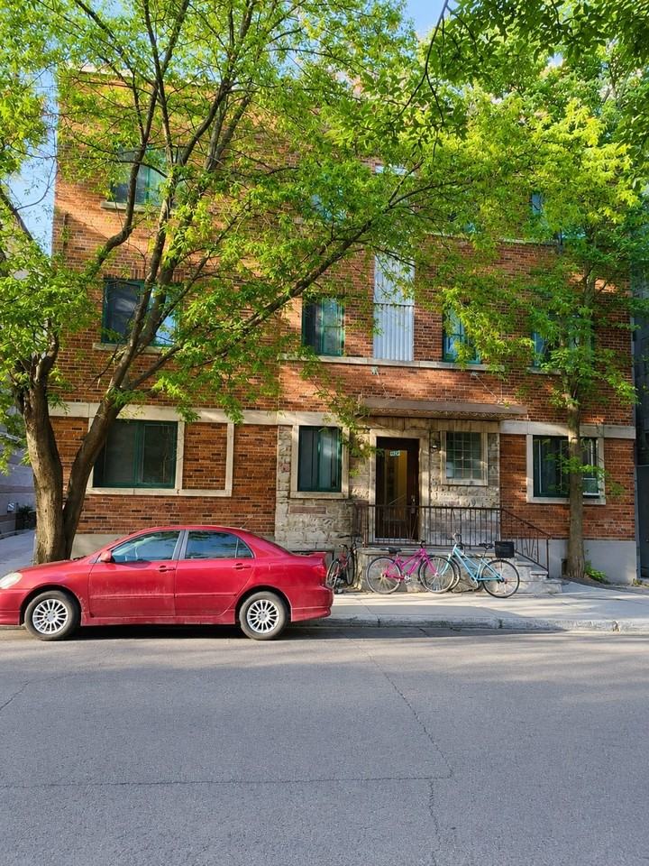 3469 Rue De Bullion #12 - Photo 2 of 8