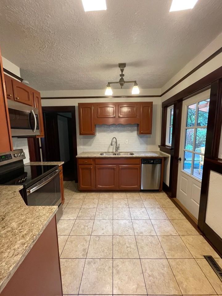499 Littleton St - Photo 3 of 30
