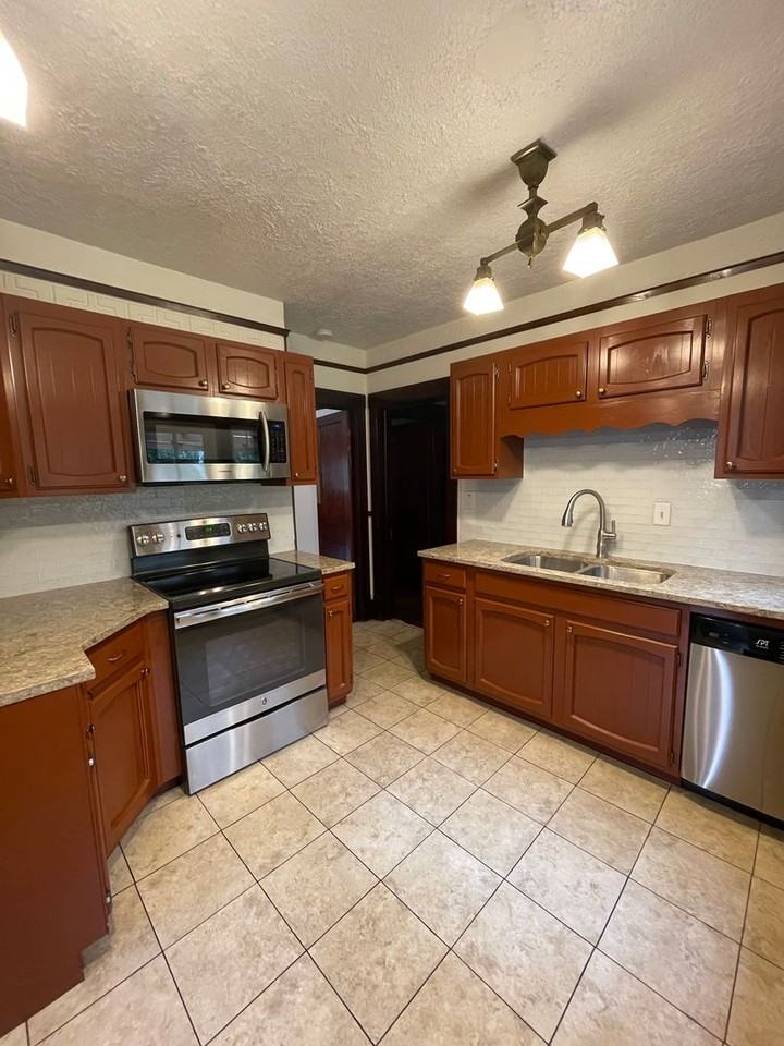 499 Littleton St - Photo 4 of 30