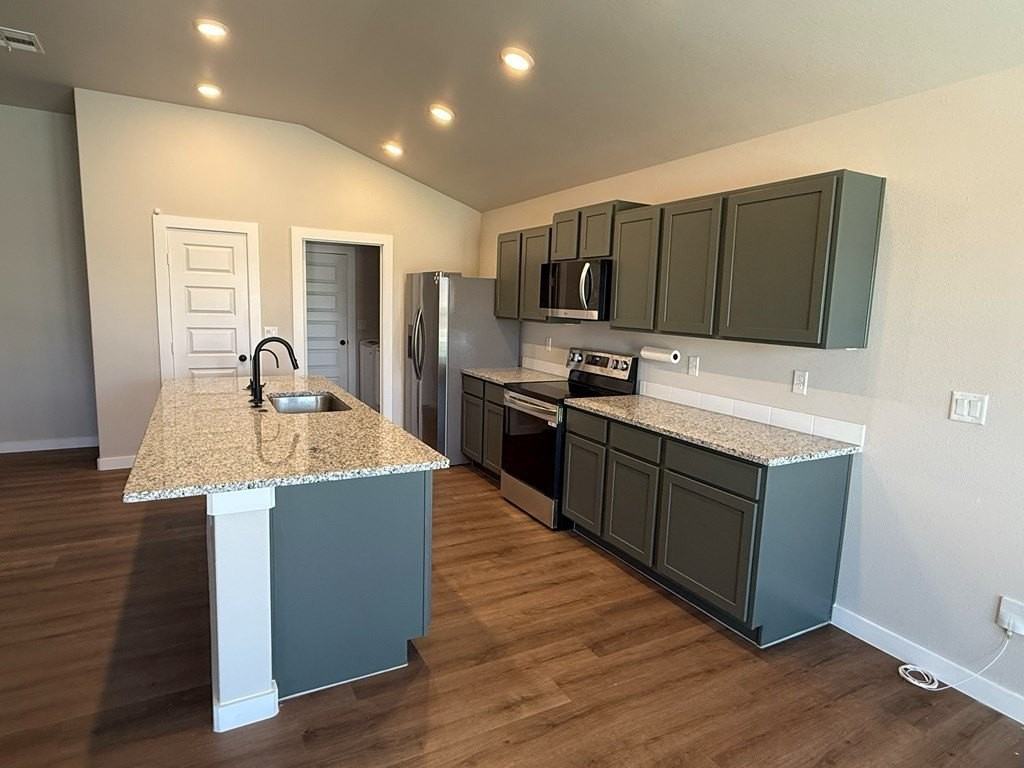 2521 Copperhead Rd - Photo 4 of 13