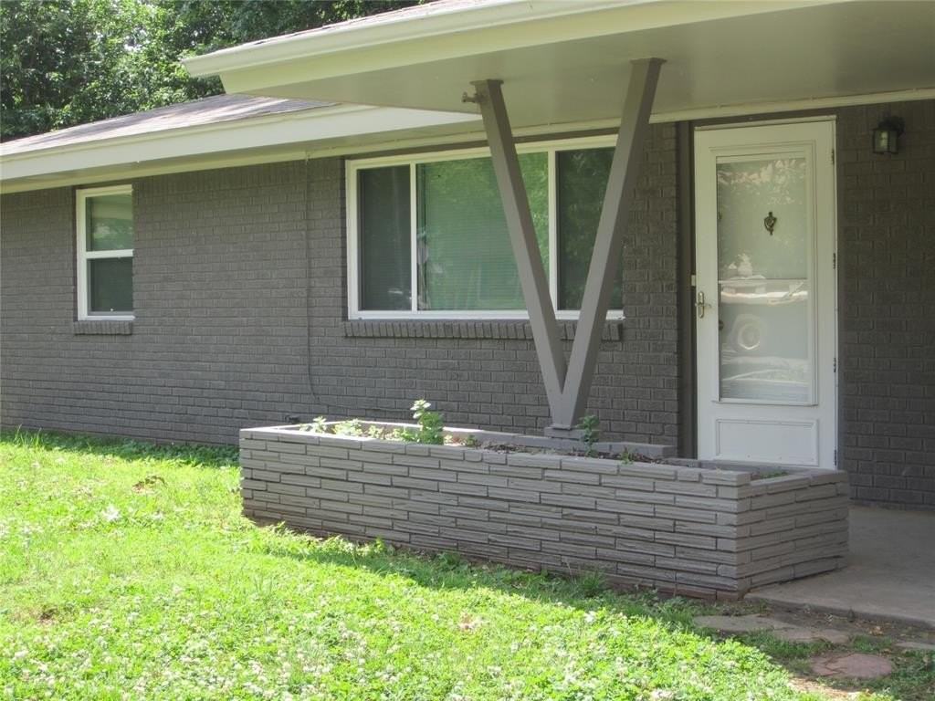 1530 Melrose Dr - Photo 2 of 41