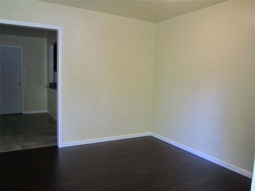 1530 Melrose Dr - Photo 4 of 41
