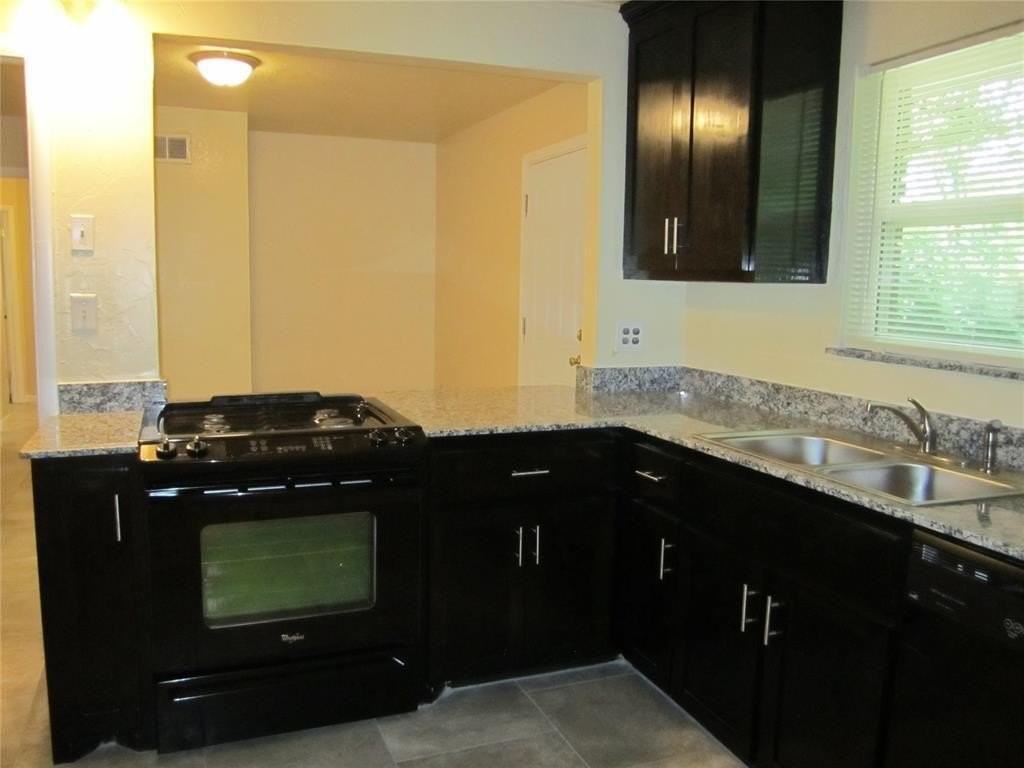 1530 Melrose Dr - Photo 6 of 41