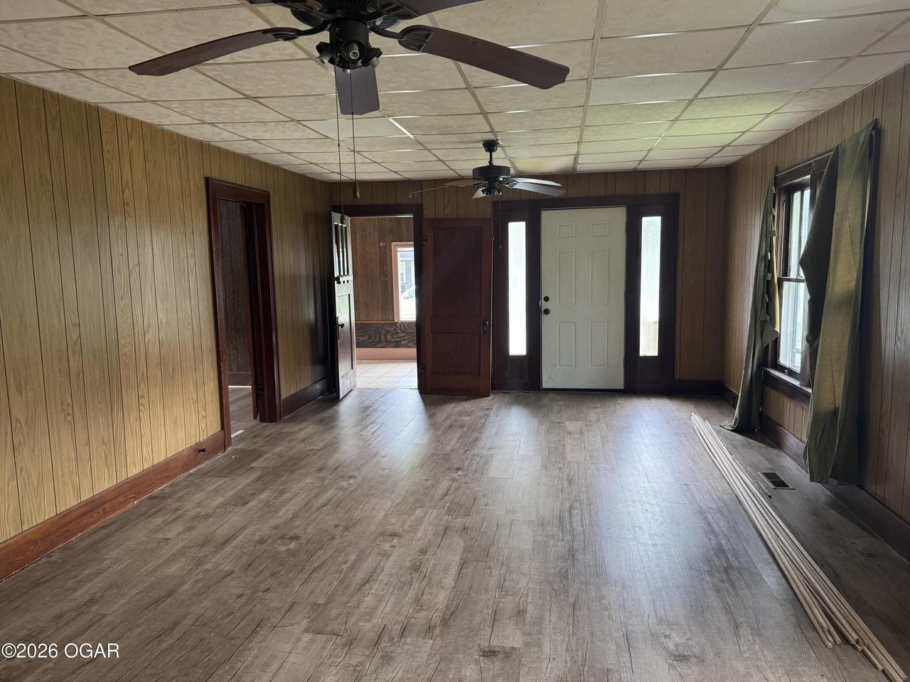 427 E 15th St - Photo 2 of 8