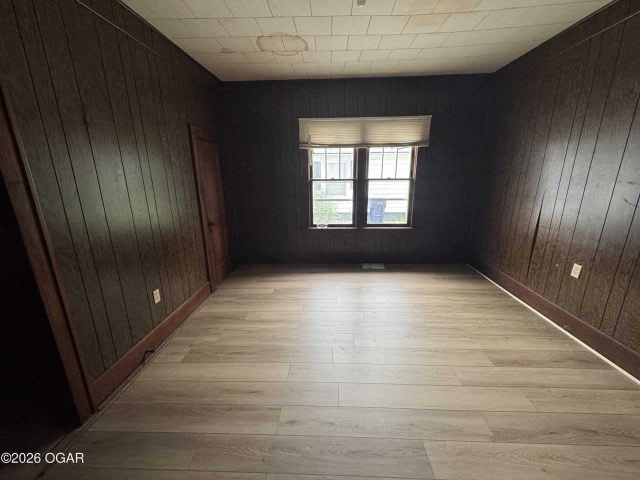 427 E 15th St - Photo 5 of 8