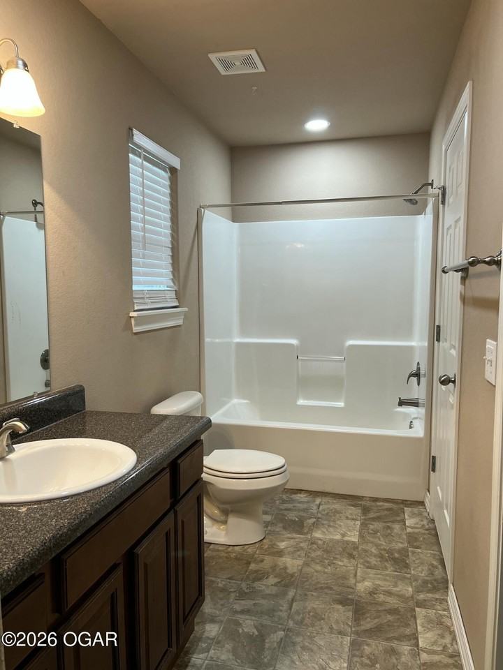 1205 Roland Ave - Photo 6 of 14