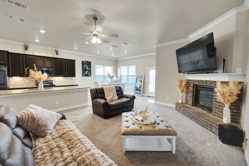 1103 Masquerade Blvd - Photo 3 of 23