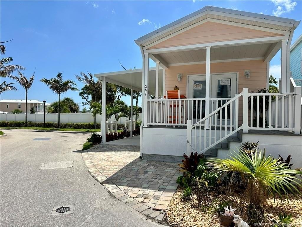 254 Ne Coastal Dr - Photo 2 of 41